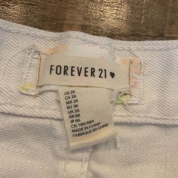 Forever 21 white denim short shorts, 26 - Picture 3 of 3